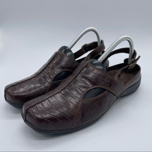 Easy Street, Strap On Shoes Wide Width. Size 9.5WW. Excellent condition!